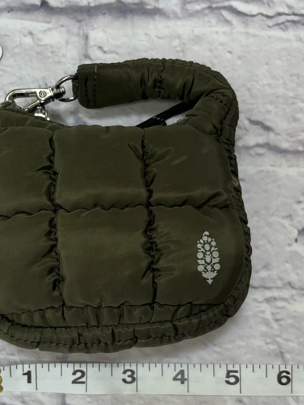 Fp movement free people Puffer Mini Bag in Olive Green nwt - Picture 3 of 3